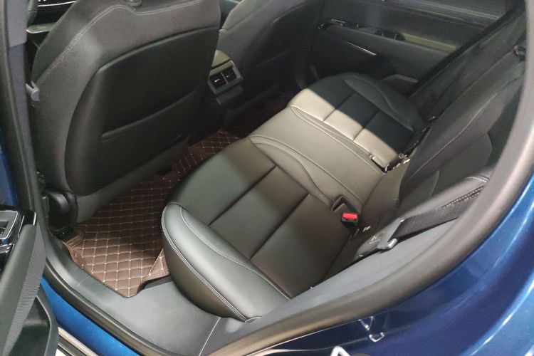 凯迪拉克GT4 2023款 25T 风尚型中控内饰21