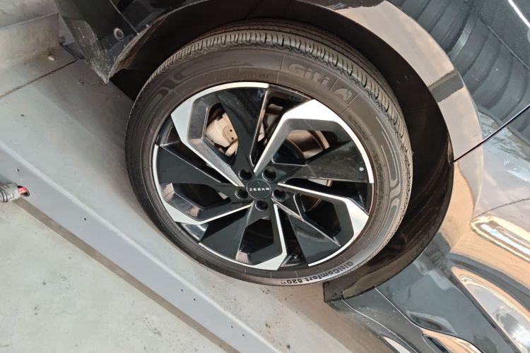 极氪001 2022款 超长续航双电机 YOU版车身外观6002