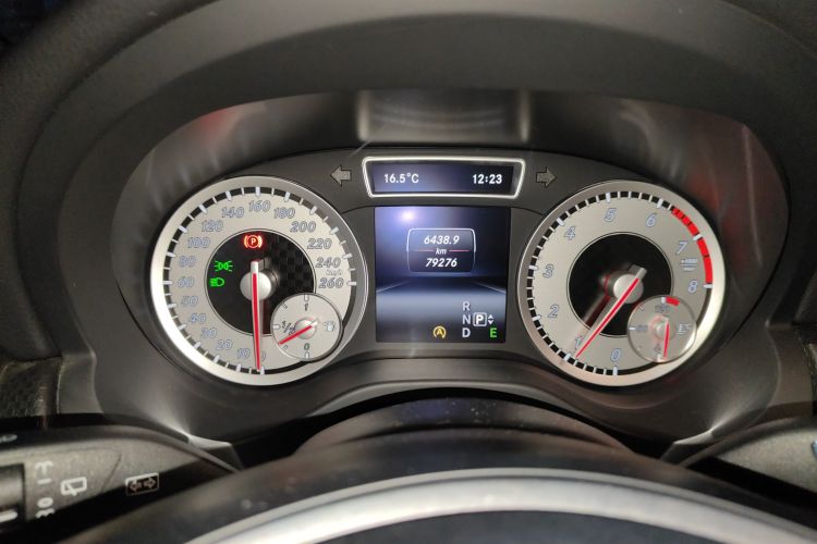 奔驰A级(进口) 2015款 A 200 时尚型中控内饰14