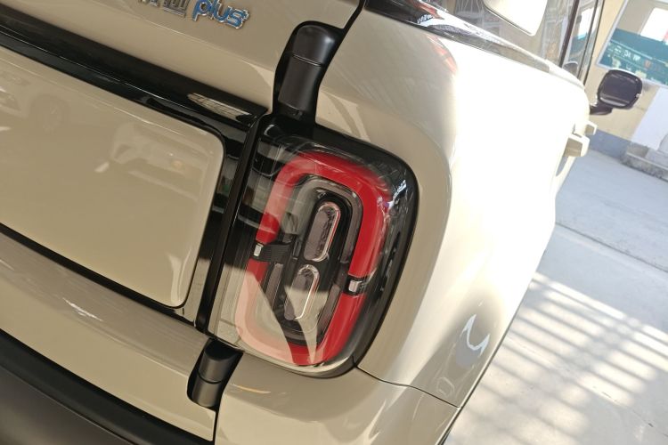 宝骏悦也Plus 2026款 301km旗舰版车身外观9