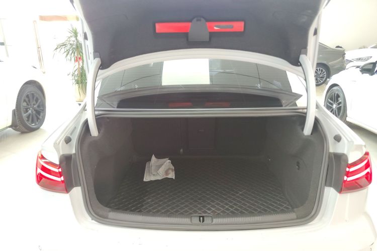 奥迪A3 2020款 Limousine 35 TFSI 时尚型 国VI机舱底盘23