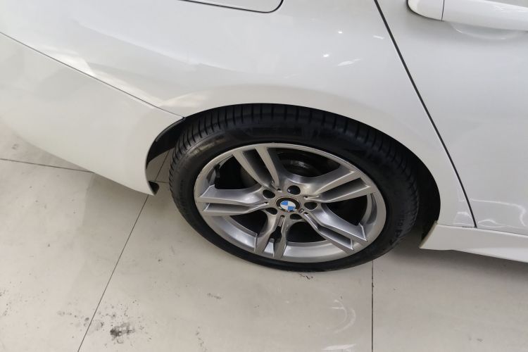 宝马3系 2018款 320i M运动曜夜版车身外观6008