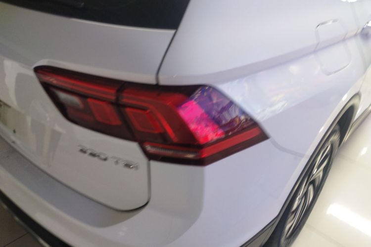 大众 途观L 2023款 330TSI 自动两驱舒享版车身外观9