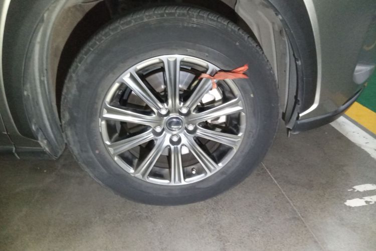 雷克萨斯NX 2018款 300 前驱 锋行版车身外观10