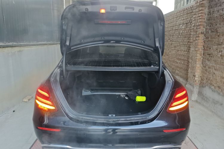 奔驰E级 2020款 E 300 L 时尚型机舱底盘23