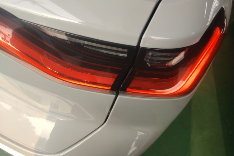 蔚来ES8 2020款 580KM 签名版 七座版车身外观9