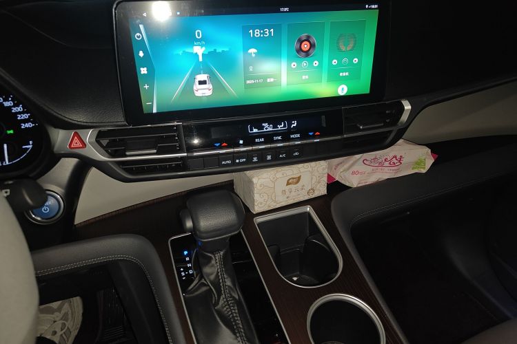 丰田 格瑞维亚 2023款 2.5L混动 舒适版中控内饰16