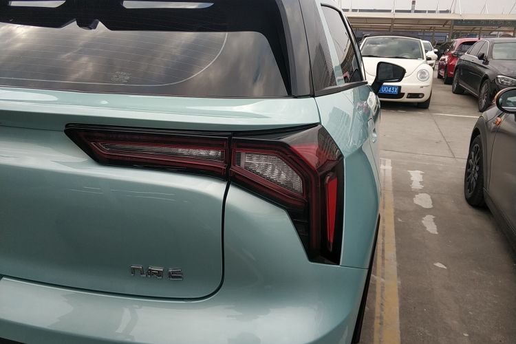 吉利几何E萤火虫 2024款 301km 星光车身外观9