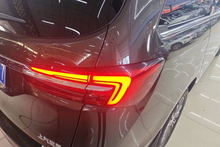 别克GL8 2021款 陆上公务舱 652T 豪华型车身外观6006