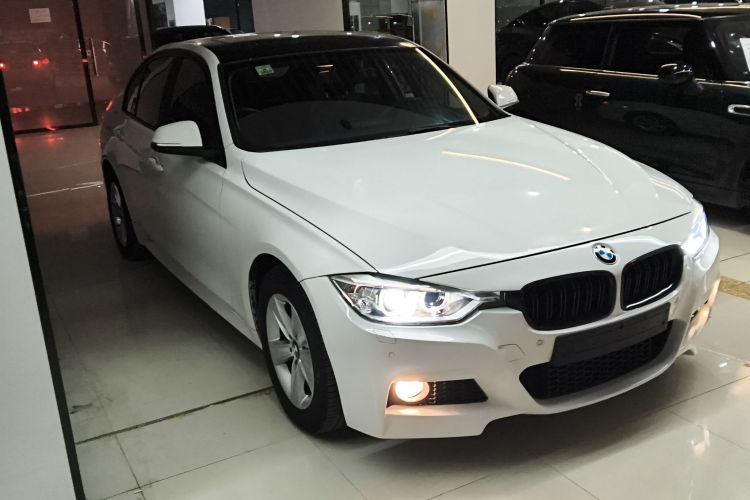 宝马3系 2014款 320i 时尚型车身外观3