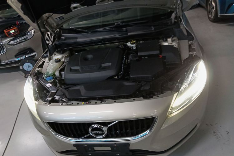 沃尔沃V40 2018款 T3 智逸版机舱底盘24