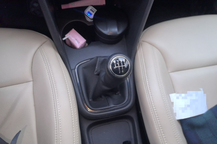 大众 Polo 2013款 1.4L 手动风尚版中控内饰18