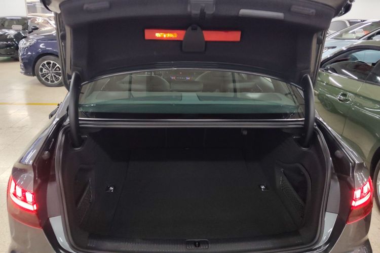 奥迪A4L 2024款 40 TFSI quattro RS套件燃速型局部细节23