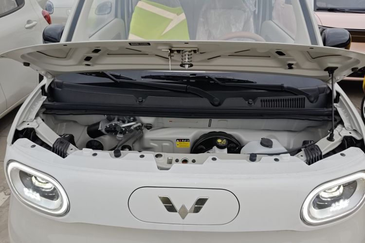 五菱汽车 宏光MINIEV 2024款 第三代 215km 青春版机舱底盘24