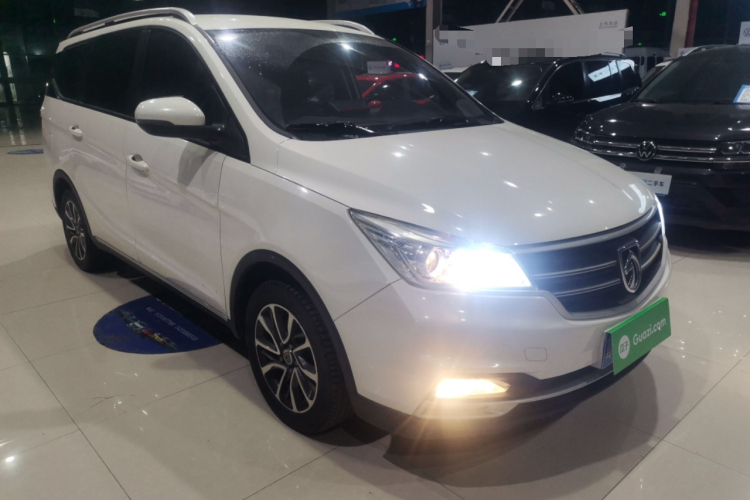 宝骏730 2019款 1.5T CVT时尚型 7座 国VI车身外观3