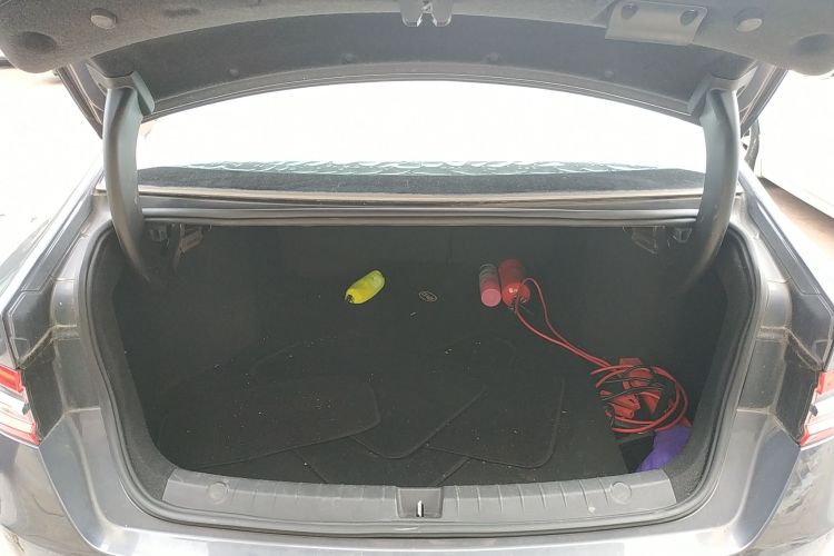 比亚迪 秦Pro 2020款 超越版 1.5TI 自动旗舰型机舱底盘23