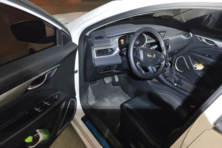 吉利汽车 帝豪 2019款 领军版 1.5L CVT向上互联型 国V中控内饰20