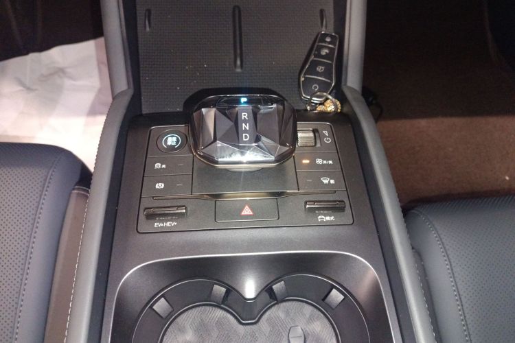 比亚迪 秦L 2024款 DM-i 120KM领先型中控内饰18