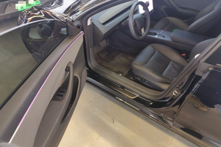 特斯拉 Model 3 2023款 后轮驱动版中控内饰7003
