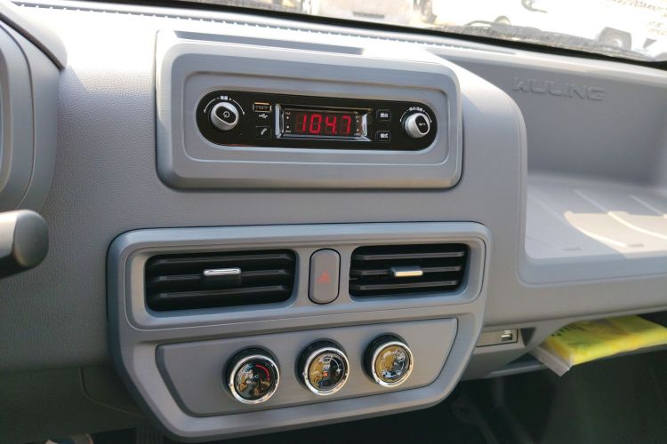 五菱汽车 五菱扬光 2025款 400km 客车版舒适型中控内饰16