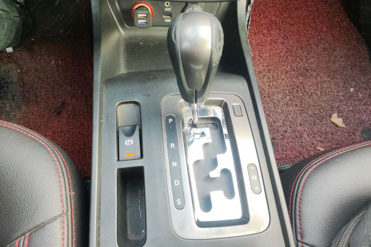 奔腾X80 2015款 2.0L 自动舒适型中控内饰18