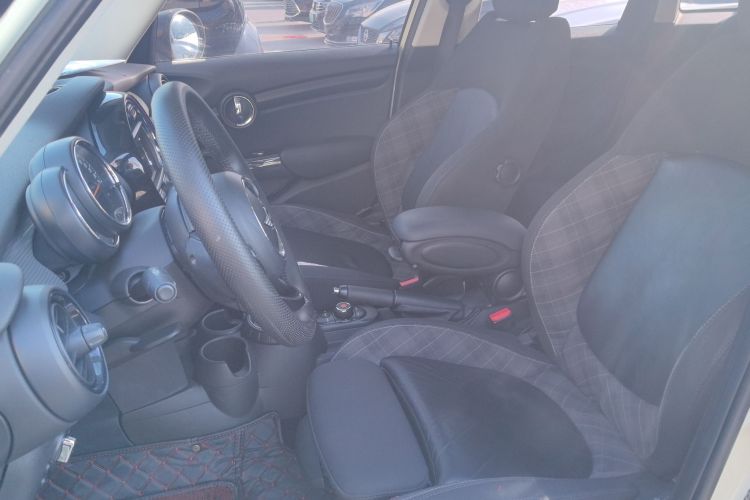 MINI 2015款 1.5T COOPER Fun 五门版中控内饰19