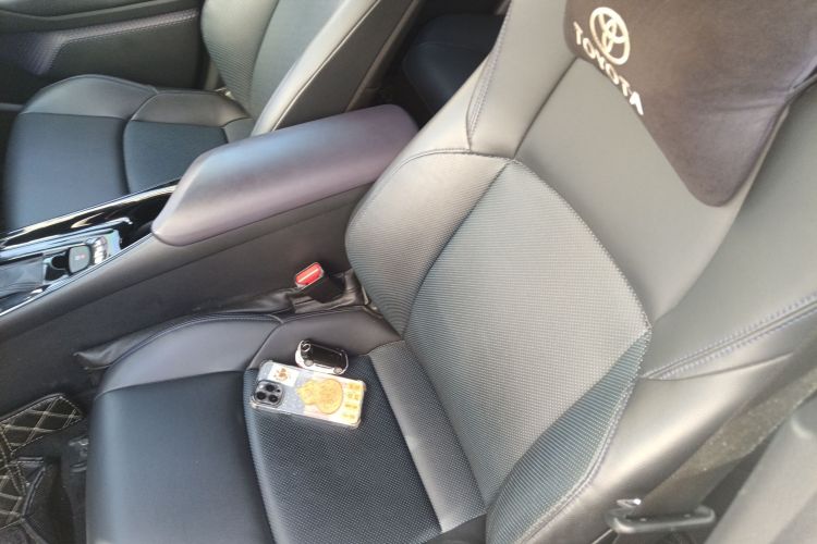 丰田C-HR 2020款 2.0L 豪华版中控内饰19