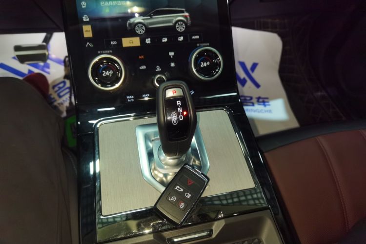 路虎 揽胜极光 2023款 极光L 249PS 豪华版中控内饰18