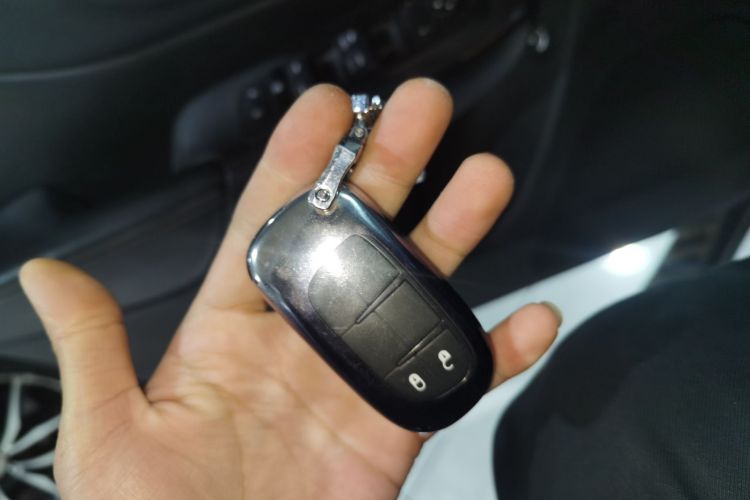 Jeep 自由光 2016款 2.0L 优越版中控内饰11