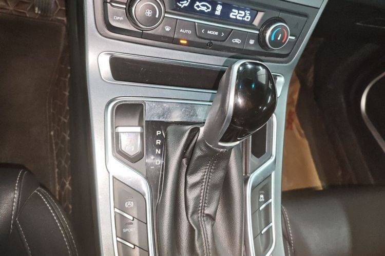 吉利汽车 帝豪 2019款 领军版 1.5L CVT豪华型 国VI中控内饰18