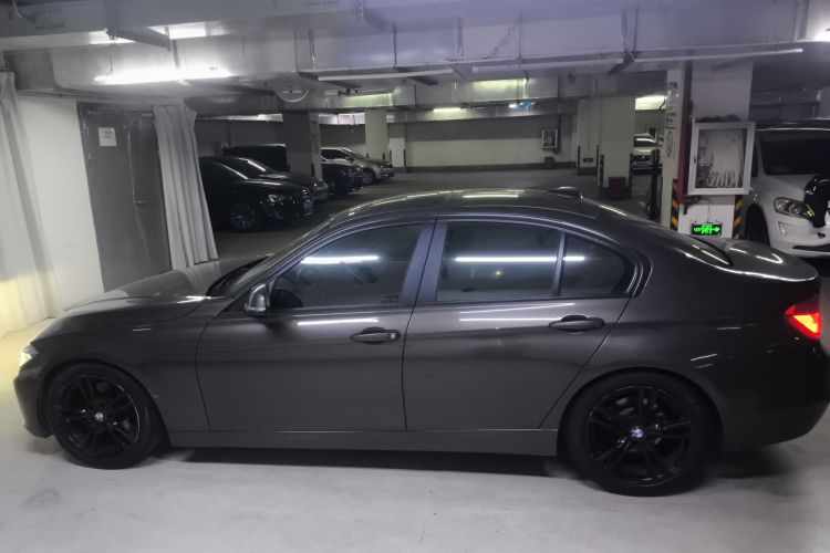 宝马3系 2013款 320i 时尚型车身外观4