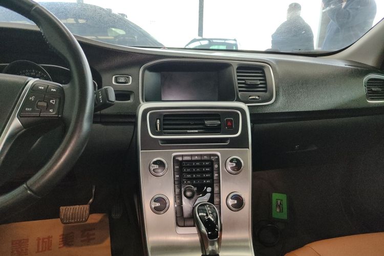 沃尔沃S60 2018款 S60L T3 智进进取版中控内饰16