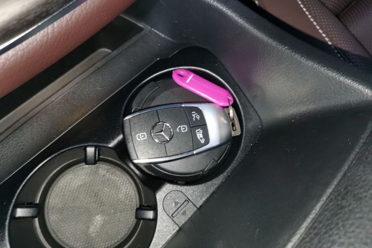 奔驰V级 2024款 V 300 L 长轴距豪华版中控内饰7001