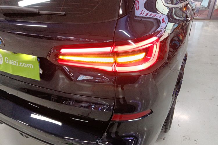 宝马X5 2022款 改款 xDrive 30Li M运动套装车身外观9