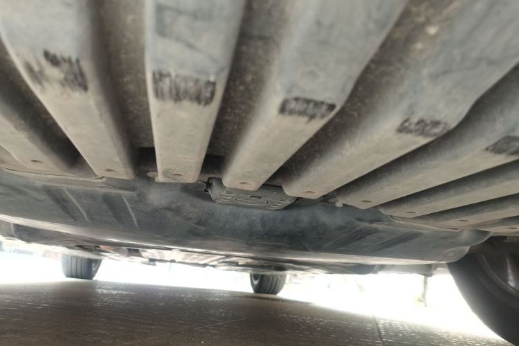 奔驰C级 2017款 改款 C 200 运动版局部细节9008