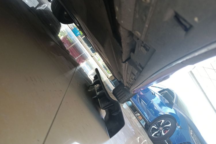 马自达 阿特兹 2017款 2.0L 蓝天豪华版机舱底盘30