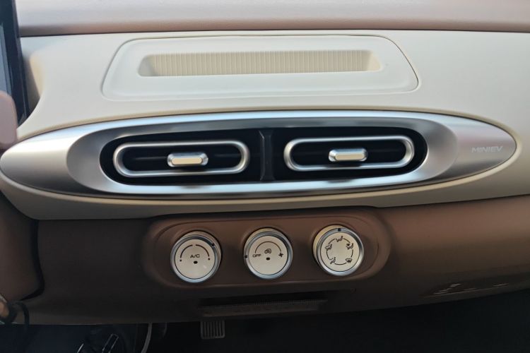 五菱汽车 宏光MINIEV 2025款 四门版 进阶款中控内饰16