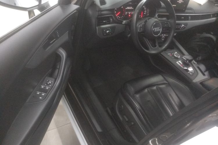 奥迪A4L 2018款 30周年年型 40 TFSI 进取型中控内饰20