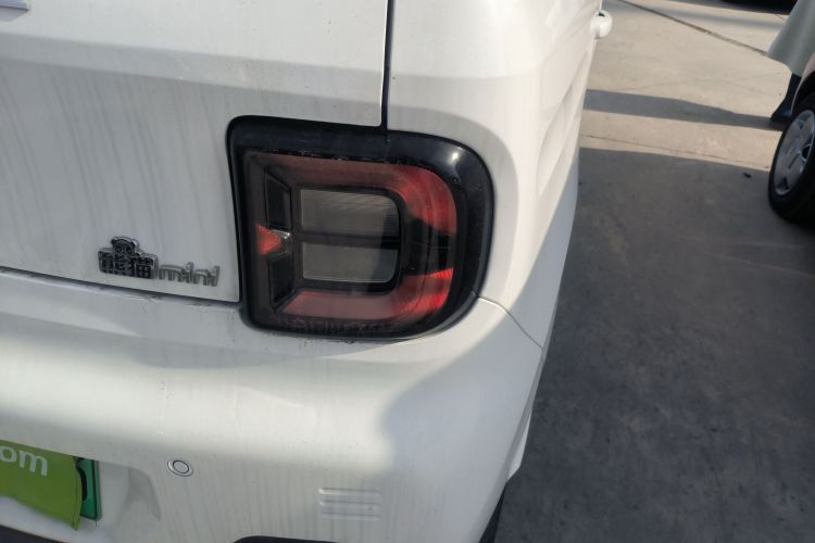 吉利银河 2024款 熊猫mini 200km 耐力熊车身外观9