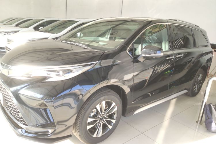 丰田 格瑞维亚 2026款 2.5L混动 尊贵PLUS四驱版车身外观4