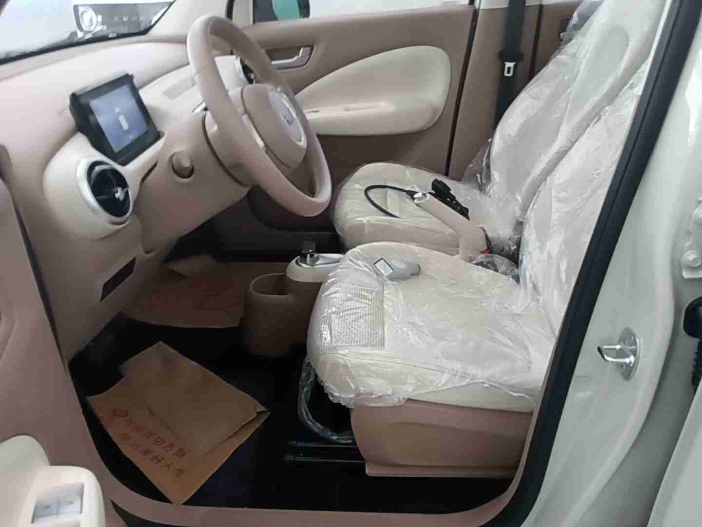 车辆左侧前座椅展示