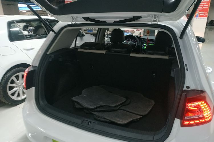 大众 高尔夫 2017款 230TSI 自动豪华百万辆纪念版机舱底盘23