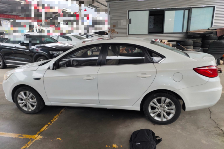 长安 逸动 2014款 1.6L 自动豪华型车身外观6003
