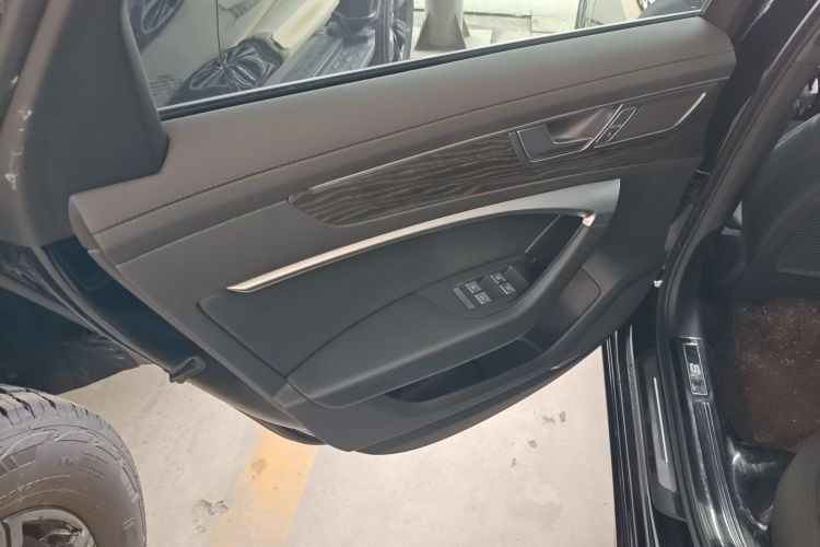 奥迪A6L 2024款 45 TFSI quattro 臻选动感型中控内饰49