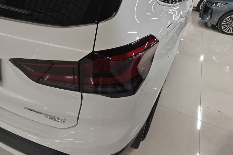 宝马X1 2020款 sDrive20Li 尊享型车身外观9