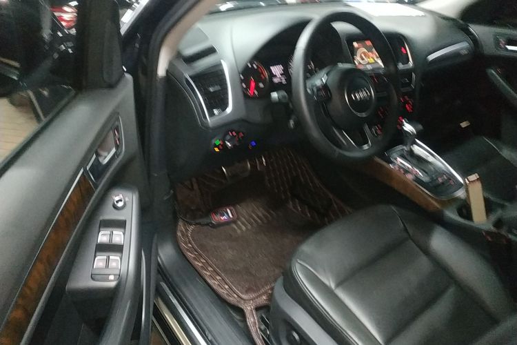 奥迪Q5 2016款 40 TFSI 进取型中控内饰20