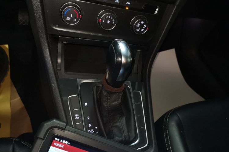 大众 高尔夫 2019款 200TSI DSG舒适进取版 国VI中控内饰18