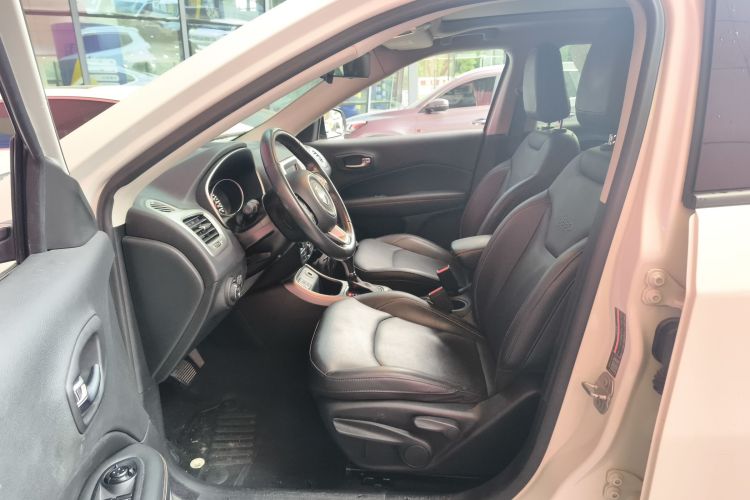 Jeep 指南者 2017款 200T 自动家享版中控内饰19