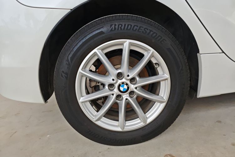 宝马2系旅行车 2018款 218i 时尚型车身外观56