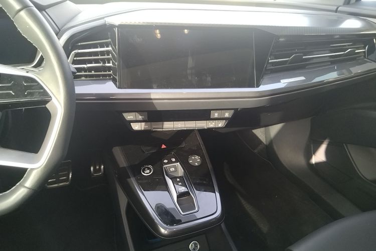 奥迪Q4 e-tron 2024款 40 e-tron 创境版中控内饰16